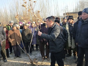 农闲时节充电忙 田间地头变课堂